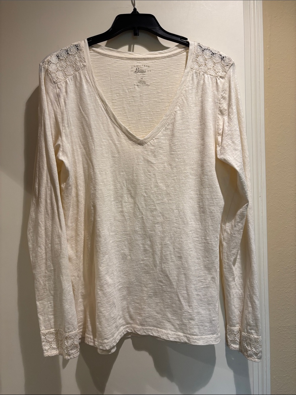 Bass Women's Cream V-Neck Long Sleeve Top with Lace Shoulders